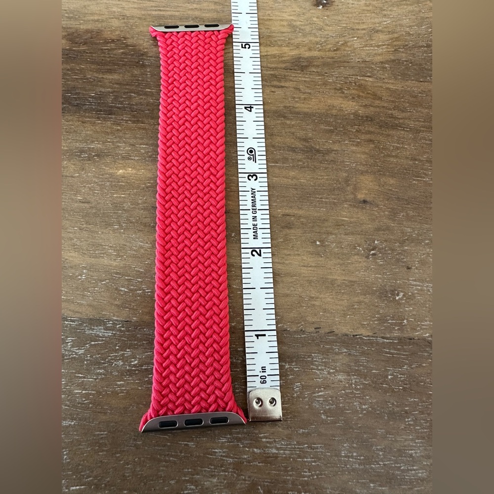 Authentic apple solo loop band.